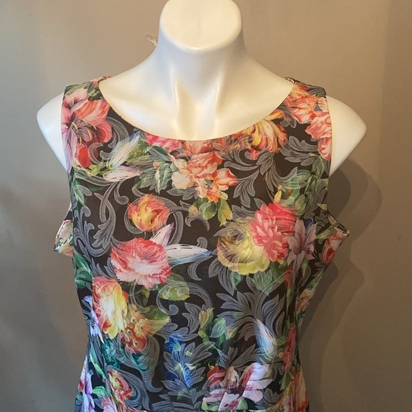 New York And Company Stretch Dark Floral Sleeveless Sheath Dress With Zipper - Picture 4 of 6